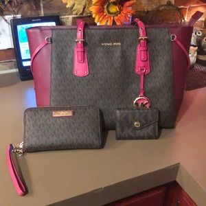 🌟FLASH SALE🌟 GORGEOUS Michael Kors bundle!
